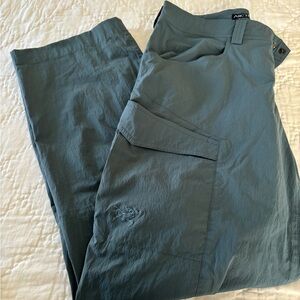 Arc’teryx men hiking pants size 32